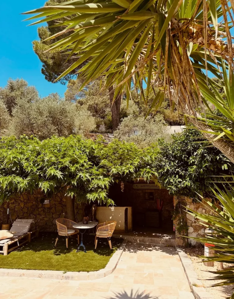 La vie en exterieur le pool-house